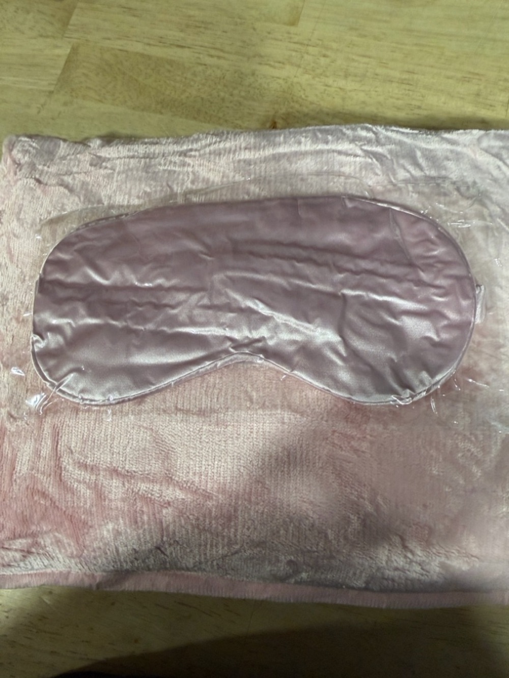 Silk-Look Pink Sleep Mask pillow for Women - Soft Eye Cover(6)